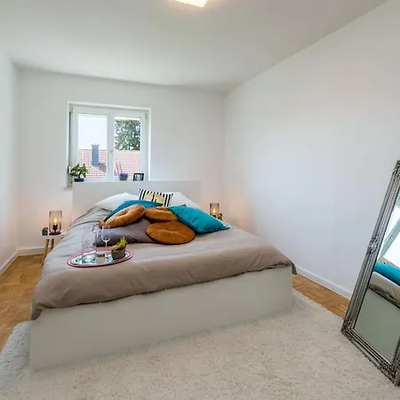 Eg Rechts -wunderschoene Grosse 3-zimmer City Naehe Salzburg Apartmán *