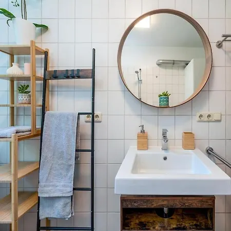 Eg Rechts -wunderschoene Grosse 3-zimmer City Naehe Salzburg Freilassing